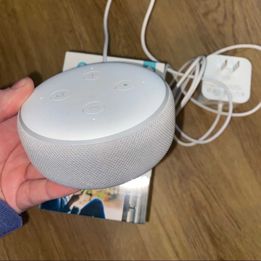 Amazon Alexa + Smart Plug - Picture 2 of 4
